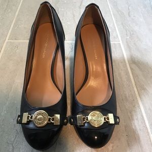 Black matte Tommy Hilfiger close toed shoes